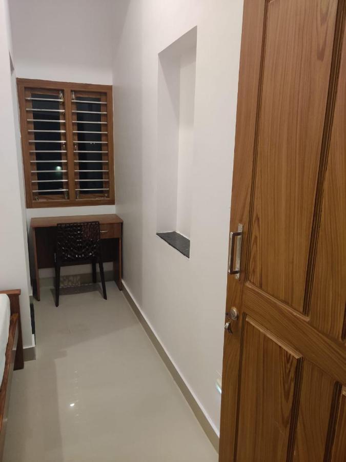 Sri Balaji Lodging Hotel Tiruchchendur Exterior photo