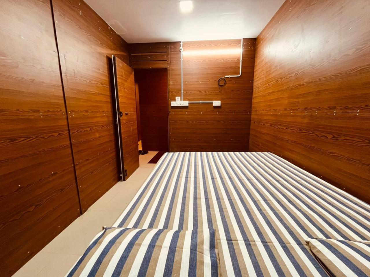 Sri Balaji Lodging Hotel Tiruchchendur Exterior photo